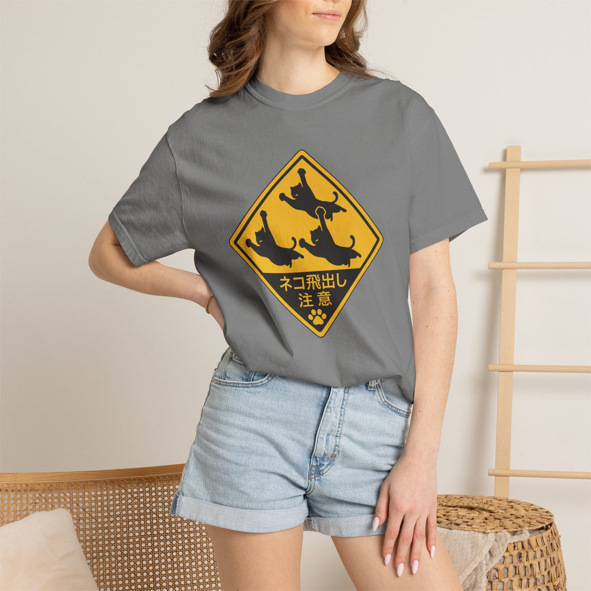 Cat Crossing Warning T‑Shirt — Japanese 'ネコ飛出し注意' Street Sign Graphic